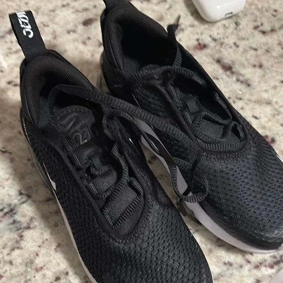 Black and White Air Max Sneakers - Picture 8 of 8